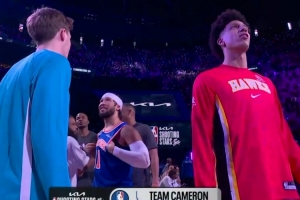 投篮之星！克尼佩尔超远命中 卡梅隆队24分反超全明星队