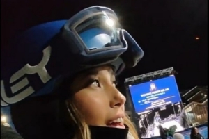 谷爱凌：最近都晚上训练，到家晚就挺难受的，感觉睡不上觉，很累