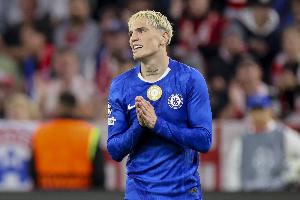 理查兹质疑加纳乔：他需要做好基本功，展现出决心并跟防跑动