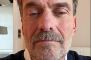 克洛普社媒晒新造型，球迷留言：慢慢变成了《绝命毒师》中的老白