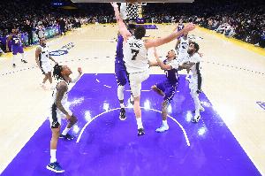 Skip：我喷了20年&詹姆斯毁了扣篮大赛&他没胆子去 反观乔丹呢