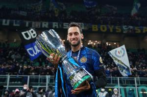 斯基拉：预计国米3月份与恰尔汗奥卢谈续约，将提供2+1合同