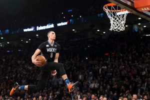 能像拉文那样扣一个吗？杨瀚森：No 那样太疯狂了