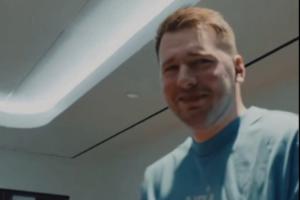 约基奇打趣：东契奇什么比赛都看 是因为他什么比赛都下注