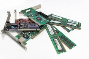 内存端压力显著：消息称索尼考虑推迟下代PS游戏机至2028~2029年