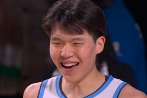 队内训练和克林根对位感觉如何？杨瀚森：笑得比在新秀赛时少多了