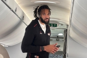 脑洞大开！麦基：航班延误太离谱了 什么时候能发明瞬移技术