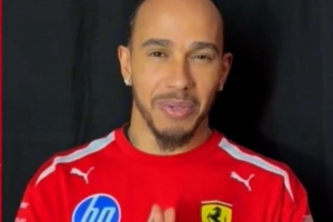 汉密尔顿新年祝福：祝我所有的中国粉丝们马年快乐！