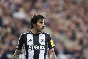 前教练：曼联应该重金签下托纳利，他的传球能力很强