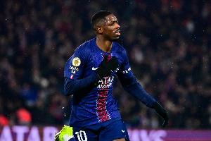 队报：虽然登贝莱入选欧冠大名单，但在周一训练中感到一条腿不适