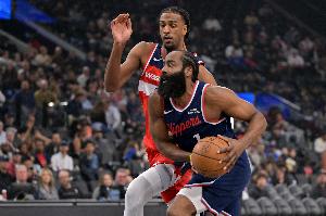 萨尔生涯至今限制明星球员投篮命中率：布克21.4% 詹姆斯27.3%