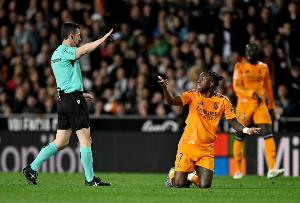 世体：索托共执法巴萨17场比赛，巴萨7胜3平7负胜率低且败率高