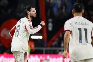 萨哈：皇马在寻找魔笛和克罗斯的长期替代者，索博或许是完美人选