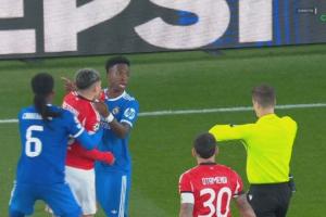 不想踢了！每体：维尼修斯向裁判投诉普雷斯蒂亚尼叫自己“猴子”