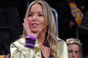 珍妮：出售球队对我们兄妹来说酸甜参半 但这是最好的决定