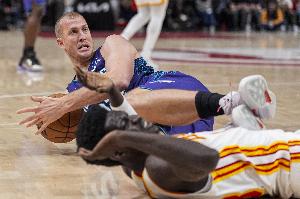 Shams：普拉姆利与马刺签下10天短合同