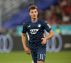 法尔克：拜仁仍有意霍芬海姆前锋阿斯拉尼，解约金低于3000万欧