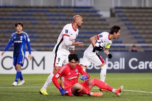 成都日报：蓉城后防不稳，出场球员还支撑不起主帅擅长的4231阵型