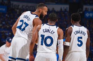 康利：我被交易后的首次训练 森林狼队员围圈鼓劲时沉默了足足5秒