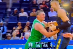 波津谈和普理查德抢球：当时落后太多心情不好 不过就是开开玩笑