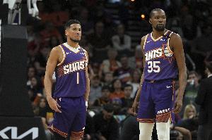 布克谈KD小号事件：我不会把这事太当真 社媒很多这种找乐子的