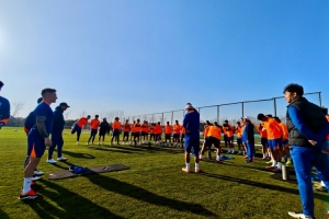 山东泰山开启第三阶段冬训，训练前球队为阿尔瓦罗举行欢迎仪式