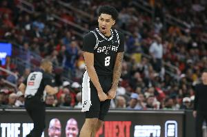 青少年后卫第2多！哈珀10场至少15分且命中率60%+ 仅次于科比17场