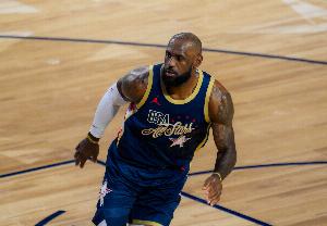 詹姆斯本赛季潜在里程碑：出场数/投篮命中数历史第1 助攻第3等等