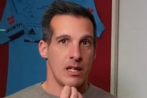 争议人士担任巴萨女足比赛信息员！前裁判怒批西裁委会：这是耻辱