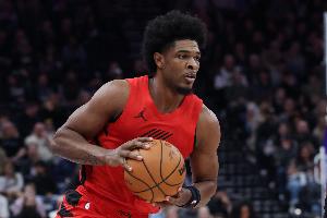 Lowe：亨德森爆发力冲击力依然还在 能看到曾在他身上看到的东西