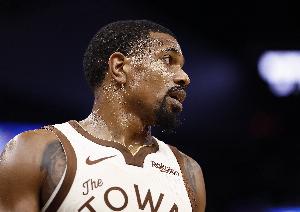 主攻外线！梅尔顿三分再中 勇士半节已有8次三分出手投进3球