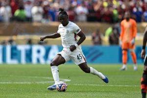 记者：拉维亚出战切尔西U21比赛半场被换下 上半场曾遭遇凶狠铲球