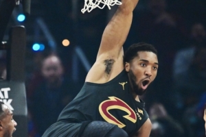 米切尔：哈登给我的空接太妙了 这球我绝对要裱起来挂墙上