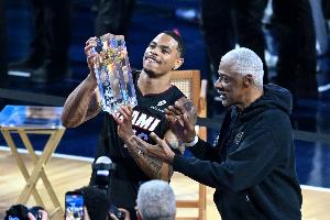 韦德：热火又培养了一个扣篮王 必须给这些年轻人点赞