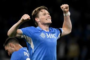 麦克托米奈：现在的足球变得软弱温和，轻微接触就可能导致黄牌