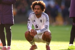 记者：曼联愿出售齐尔克泽 前者在关注伯恩茅斯前锋克鲁皮