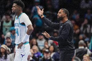 黄蜂主帅：寻找第2/3进攻选择上要做得更好 这样才能打散对方防线