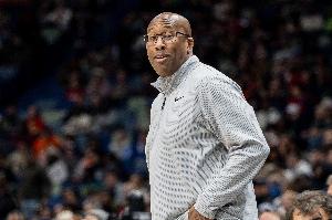 迈克·布朗：考虑到索汉刚入队 很久没打比赛 他本场表现相当不错