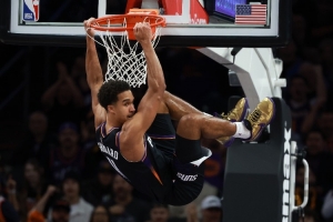 布克因伤退场!伊戈达罗谈伤病:我们的现有阵容足以赢下比赛