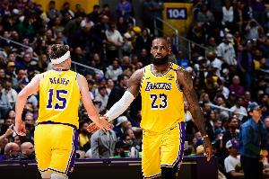 专家：里夫斯今夏或拒选项重签 湖人最多5000W空间但得放走詹姆斯