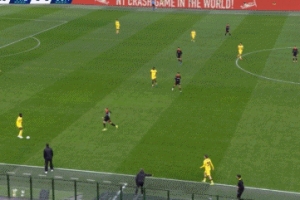 前裁判：小法的动作并不严重，阿莱格里离开教练区争执因此吃红牌