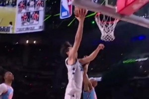 杨瀚森全明星Vlog：周末很愉快 和克林根打得开心 老大拿了冠军