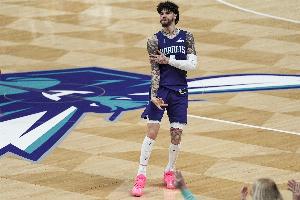 打球太浪！拉梅洛·鲍尔14中5得11分7板7助1断1帽 三分6中1