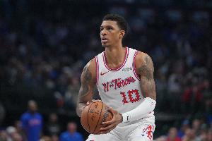 攻防俱佳！小贾巴里·史密斯9中6拿到15分7板 三分3中2&没有失误