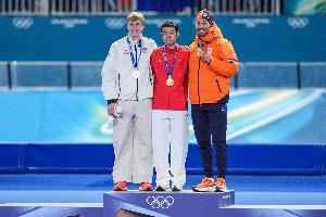 国际奥委会官推祝贺宁忠岩夺金+破纪录：1分41秒98，如流星般划过