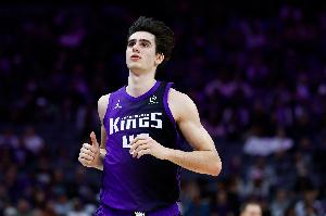 雷诺：一直在努力练习终结 有像威少这样的老将鼓励我大胆出手