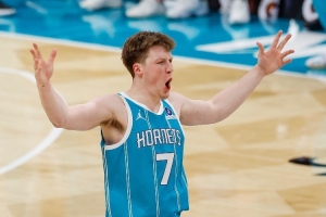 克尼佩尔新秀赛季3次单场至少30分5板5三分 追平库里仅次于艾弗森