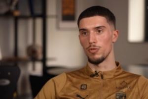 朗斯门将雷瑟：一年前不会想到自己可能进国家队，我会继续努力