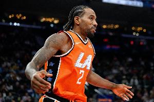 船记：今日有湖蜜冲伦纳德喊 “你们40年来都没拿过冠军！”