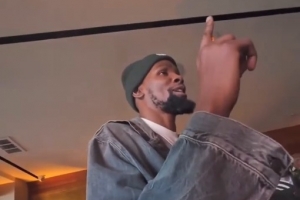 杜兰特调侃只再打一年？球迷：别啊 你要再打4年&别让我们心碎了